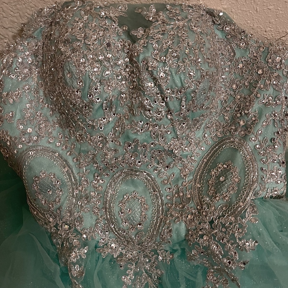 Turquoise quinceañera/ sweet 16 dress, custom made, worn once, excellent state.